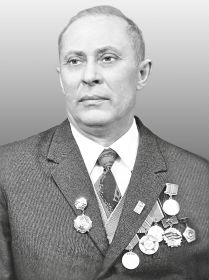 Муж - Плахотников Иван Степанович, ветеран ВОВ.