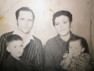 Пивень Владимир Лукич,Пивень Лидия Андреевна с дочерьми Людмилой и Анной