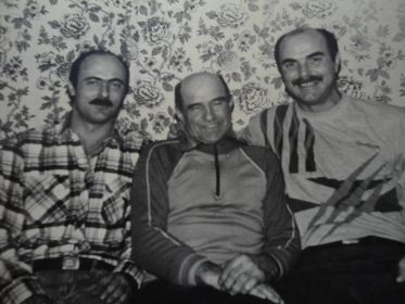 дедушка с сыновьями Виктором и Владимиром