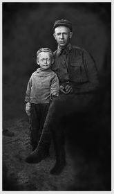 Фотография 1941 г. с сыном Виктором