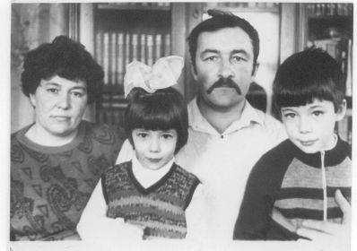 Дочь Татьяна с мужем Коваленко Юрием и детьми (Дима и Аня), 1989г