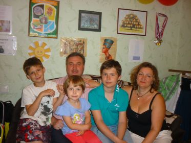 Внучка Юлия, правнук Глеб, правнук Артемий, правнучка Виктория, зять Андрей