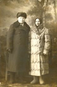 На фото Павел Константинович с женой Александрой Петровной