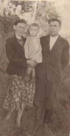 1949 год с женой и дочерью д.Березица Стругокрасненского р-на Псковской обл.