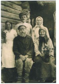 Иван Степановис с женой и его родители