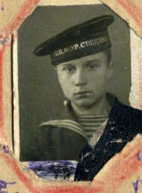 сын - Уткин Владимир Апполонович, умер в Блокадном Ленинграде в феврале 1942г, похоронен в братской могиле на Смоленском кладбище