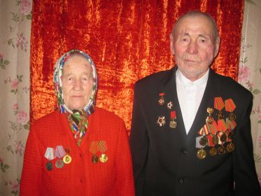 Дедушка - ветеран войны, а бабушка - труженик тыла (во время войны работала воспитателем детского дома в д.Кускарово).