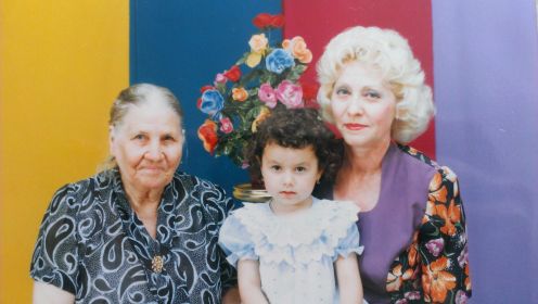 Дочь Мария Ивановна, внучка- Валентина Павловна, и правнучка- Мария