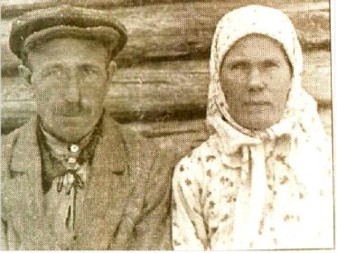 Осипов Михаил Гаврилович с супругой Осиповой Екатериной Иосифовной. Фото сделано перед отправкой на фронт в октябре 1941 года
