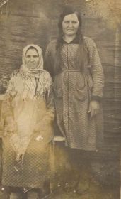 ЕВДОКИЯ ТИХОНОВНА ЗАДОРОЖНИКОВА(ЛИТВИНОВА),1897 Старшая сестра ВАСИЛИЯ с дочкой МАРФОЙ