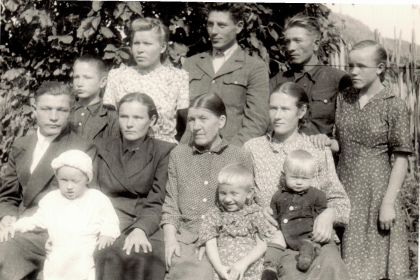 жена Ксения Николаевна, дети и внуки