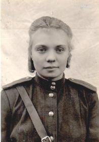 Старшая  дочь Аня ( воевала во  время  войны  в " СМЕРШЕ") 