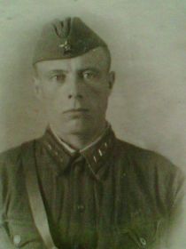 Старший брат Уваров Алексей Ильич- погиб в бою за г. Велиж в 1942г