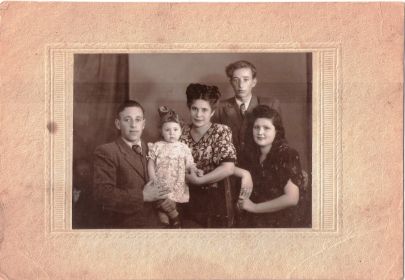 мой дед Эимль,мама Рита,сестра деда Сара,брат деда Изя и бабушка Генриэта 