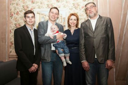 Внучка Наталья с семьей: супруг Андрей, сыновья Кирилл и Андрей и внук Максим Кириллович