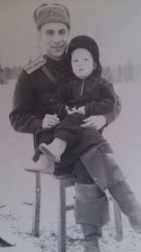 Михаил Антонович со своим сыном Валерием Михайловичем,1951 год.