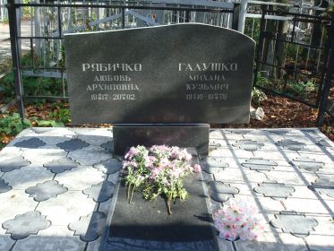 Памятник на могиле Михаила Кузьмича.