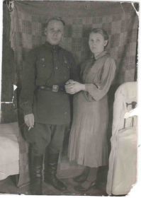Анатолий Авдеевич и Клавдия Яковлевна, декабрь 1946 год