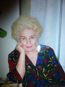 Жена-Клавдия Петровна Кутьина,  Отличник народного просвещения. Она беспримерно предана своей профессии учителя, ее трудовой стаж более 62-х лет. 