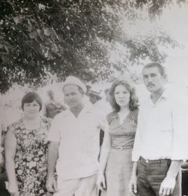 слева моя мама дочь Шумилова Г.ГЛюдмила Шумилова(Ольга?) 