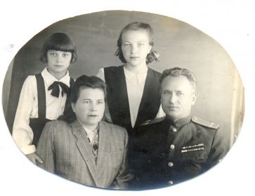 с семьей 1948 г.