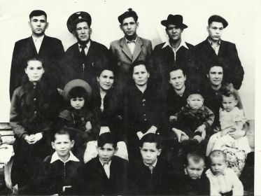 Братья Тахватулины и их семьи