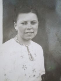 Дочь- Иванищева (Пахмелкина) Зинаида Стефановна 1932 года рождения.