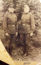 На фото: справа - младший Брат Александр Наумович Маслов. Дата: 1953г.