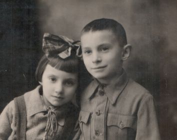 Дети - Лиля и Женя (1947г)