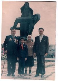 Великородный А.Л.  с супругой, ветераном войны и внуком.
