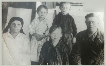 Васильев Гаврил Евстигнеевич,его дети: Яков, Катя и Шура