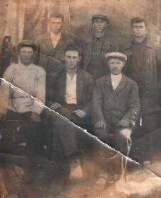 Фото довоенных лет. Иван Чуднов - стоит крайний слева