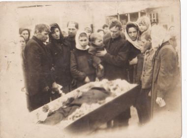 Похороны Ветерана в Унгуне(Лазорево) родственники и товарищи.