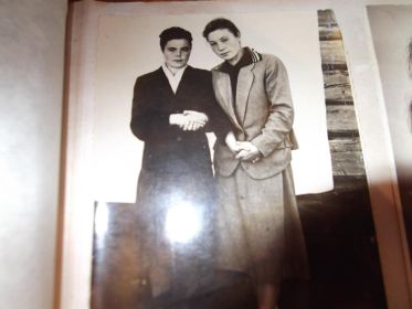 Сестры: Надежда и Александра. 1951 год