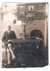 Дед слева на фото, предположительно - зима 1941 года