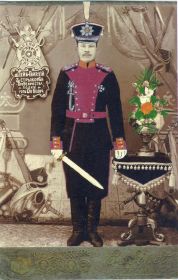 Отей Василий Яковлевич Чередников в царской лейб-гвардии ( служил в 1910-1914г.г., охранял Зимний Дворец).