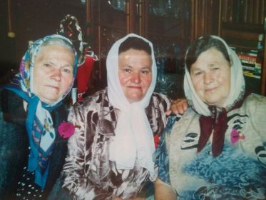 Клавдия Тимофеевна с сестрами Марией и Валентиной, 07.09.2001г