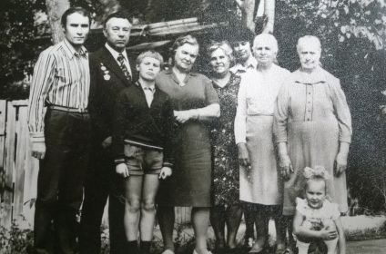 1978 г., Захар Яковлевич с супругой, семьей дочери и родственниками