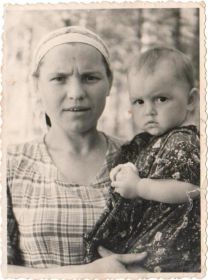 Лидия Александровна с дочерью Надей, 1954 г. 