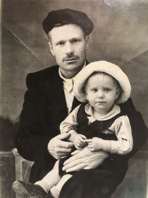 Борисов Николай Викторович с любимой племянницей Светой, 1953 год 