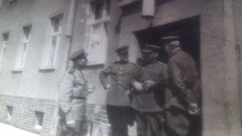 1 июня 1945 г Ошац Германия. Дед- второй справа