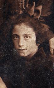 Белла Симоновна в детстве