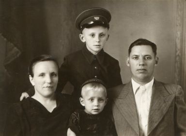 Семья солдата, ориентировочно 1955-1956 годы