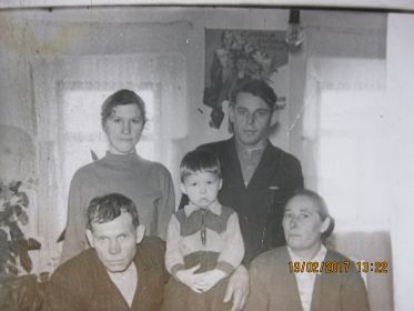 на фото 1962г. Аржанов Василий Ильич с женой,сыном,снохой и внуком