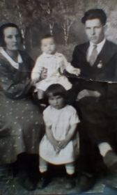 Жена - Нохрина (Чагина) Федора Назаровна, дочь - Нина 1934 г.р., сын - Анатолий 1936 г.р. (умер в 1943 г)