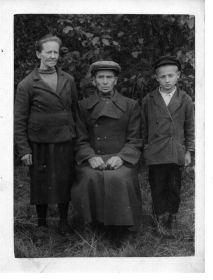 С женой и сыном, 1949 год