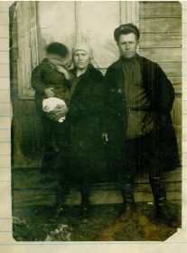 С женой и сыном , 1931-1932 гг.