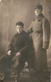 Василий Георгиевич ( стоит)  со страшим братом Николаем, 1927 г