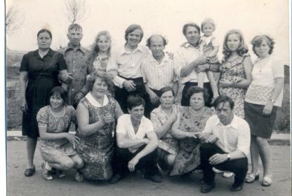 с детьми Василием Полиной и Зинаидой