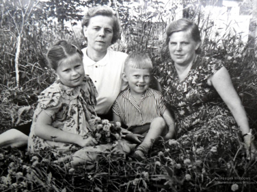 Олина дочь Людмила и сын Александр Свердловск.